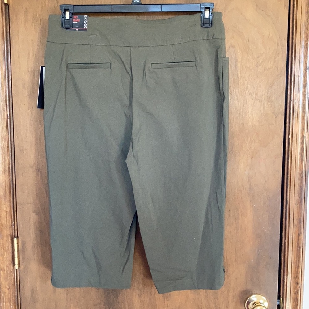 Briggs comfort waistband hidden elastic Capri olive size 16